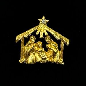 VINTAGE Gold-Tone Nativity Pin
